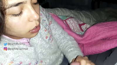 Ale au i ka waiu a ka'u kane a pau - e hoike ana i ke alelo me ke kime.